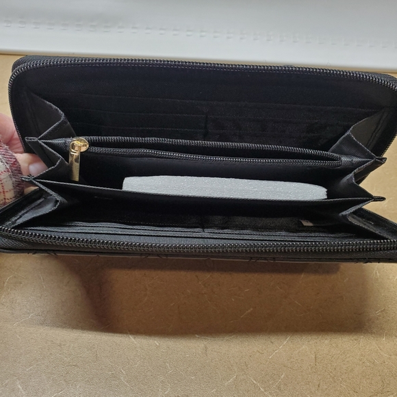 Black Heart Wallet - Picture 5 of 5